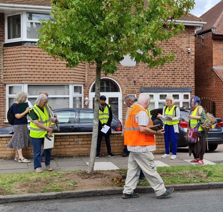 Ian McDermott, otherwise known as Mac, leading a street tree survey with urban forest volunteers.